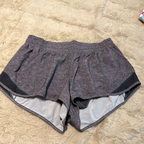 LULULEMON 2.5 in shorts!!🩶🩶🩶 - Picture 1 of 4
